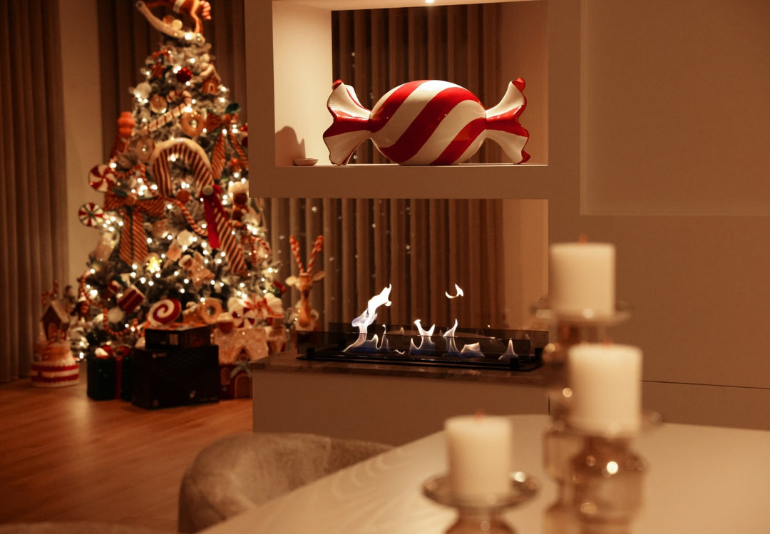 Bioethanol Einbau Brenner Einsatz SOLO von Wild Flame in Wohnzimmer Raumteiler Weiss mit Weihnachtsbaum